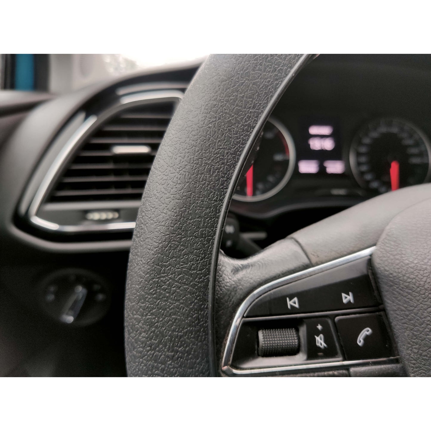 Capa de Volante AUTO " CAR+" de Silicone Negra 35-40 cm 13,4"-19,7"