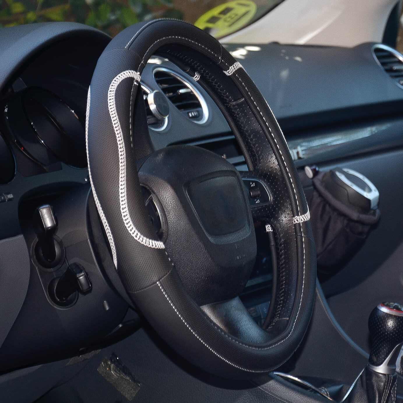 Capas de Volante AUTO " CAR+" Negra/ Branco Tamanho M 37-39 cm